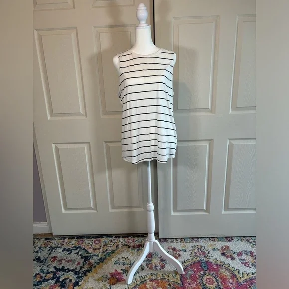 MAURICES RIVERSIDE TANK TOO LATTICE CUT OUT WHITE W BLACK STRIPE SIZE L - Picture 6 of 12